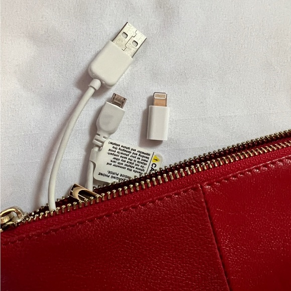 HANDBAG BUTLER Mighty Purse Red Leather Wristlet iPhone Charge On The Go - Picture 6 of 6
